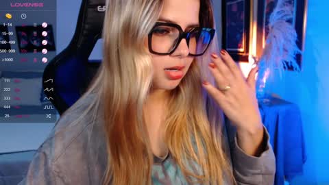 Snapshot of avrill_morgan chatting on 12-19-24, 10:42 Avrill Morgan online show from 12-19-24, 10:42