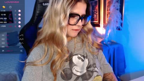 Snapshot of avrill_morgan chatting on 12-21-24, 01:04 Avrill Morgan online show from 12-21-24, 01:04