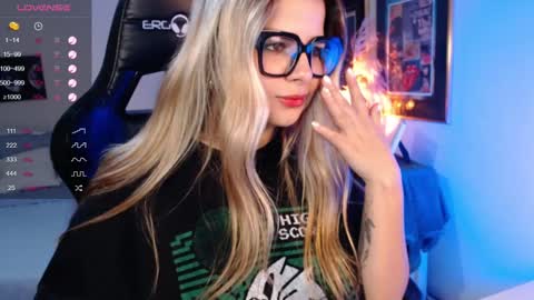 Snapshot of avrill_morgan chatting on 01-12-25, 01:11 Avrill Morgan online show from 01-12-25, 01:11