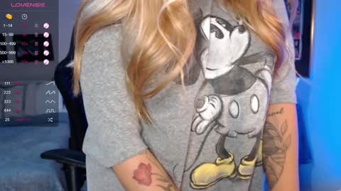 Snapshot of avrill_morgan chatting on 02-06-25, 11:15 Avrill Morgan online show from 02-06-25, 11:15