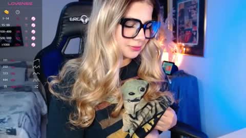 Snapshot of avrill_morgan chatting on 02-16-25, 08:22 Avrill Morgan online show from 02-16-25, 08:22