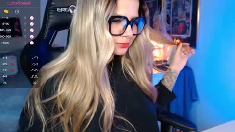 Snapshot of avrill_morgan chatting on 02-20-25, 10:04 Avrill Morgan online show from 02-20-25, 10:04