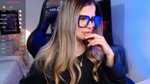 Snapshot of avrill_morgan chatting on 10-01-25, 10:49 Avrill Morgan online show from 10-01-25, 10:49