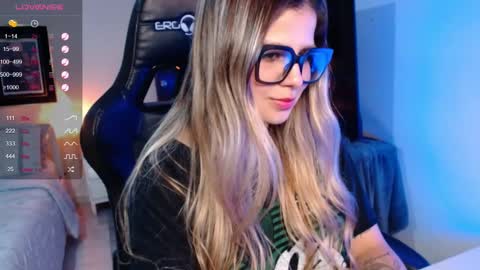 Snapshot of avrill_morgan chatting on 10-05-25, 08:51 Avrill Morgan online show from 10-05-25, 08:51