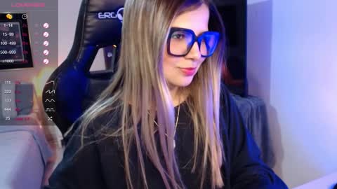 Snapshot of avrill_morgan chatting on 10-12-25, 08:41 Avrill Morgan online show from 10-12-25, 08:41