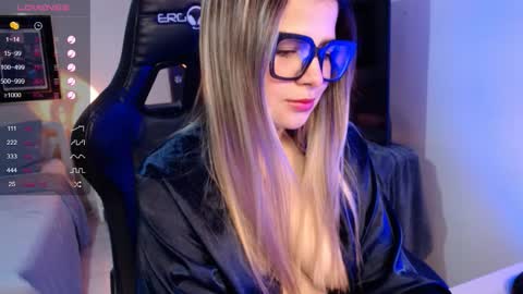 Snapshot of avrill_morgan chatting on 10-13-25, 03:34 Avrill Morgan online show from 10-13-25, 03:34