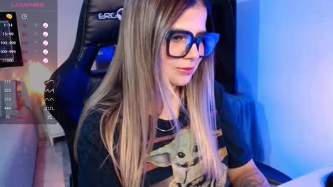 Snapshot of avrill_morgan chatting on 10-19-25, 03:56 Avrill Morgan online show from 10-19-25, 03:56