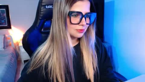 Snapshot of avrill_morgan chatting on 10-21-25, 08:31 Avrill Morgan online show from 10-21-25, 08:31