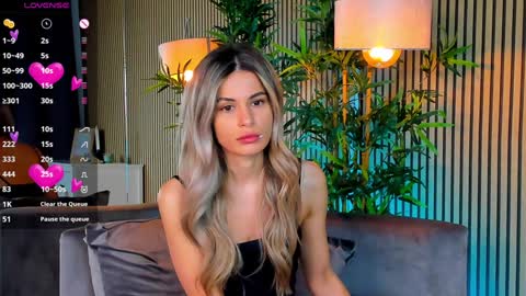 AVRILL CYRUX online show from 12-12-24, 07:19