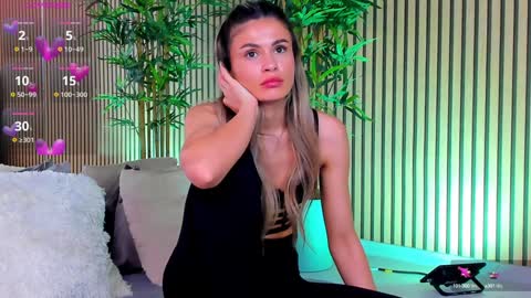 AVRILL CYRUX online show from 01-02-25, 01:40