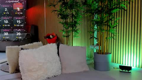 AVRILL CYRUX online show from 01-15-25, 02:56