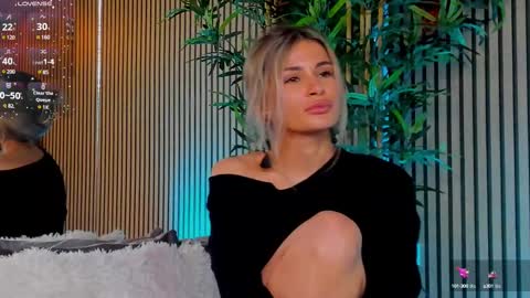 AVRILL CYRUX online show from 02-22-25, 10:40