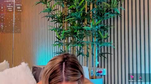 AVRILL CYRUX online show from 02-28-25, 10:52