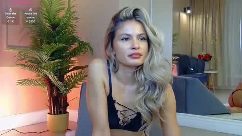 AVRILL CYRUX online show from 10-17-25, 08:28