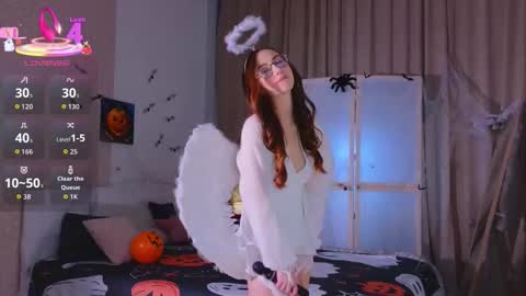 Avril online show from 10-25-25, 10:48