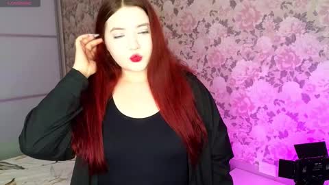 Snapshot of avroramichel chatting on 12-15-25, 12:42 Margo online show from 12-15-25, 12:42