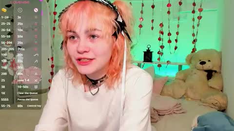 Snapshot of awawrin chatting on 11-30-25, 08:57 Awi online show from 11-30-25, 08:57