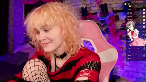 Snapshot of awawrin chatting on 12-05-25, 09:00 Awi online show from 12-05-25, 09:00