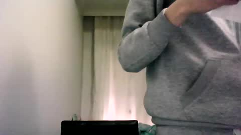 Snapshot of awesenheit chatting on 12-31-24, 01:19 awesenheit online show from 12-31-24, 01:19