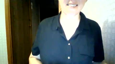 Snapshot of awesomeladyy chatting on 06-08-26, 07:58 awesomeladyy online show from 06-08-26, 07:58