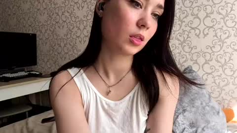 Snapshot of awneedcheer chatting on 05-20-26, 11:05 Bella online show from 05-20-26, 11:05