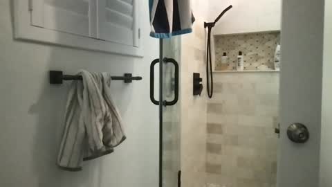 Snapshot of awwwliver chatting on 12-27-24, 07:51 Uncut hunk 28yo online show from 12-27-24, 07:51