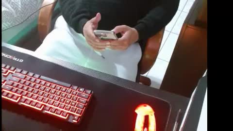 Snapshot of axel264 chatting on 02-01-26, 08:51 Alex online show from 02-01-26, 08:51