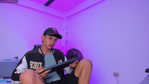 AXEL online show from 10-24-25, 11:39