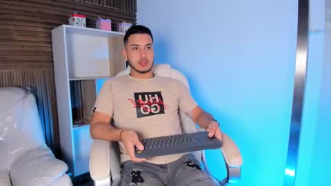 axel_grey_ online show from 09-19-25, 12:17