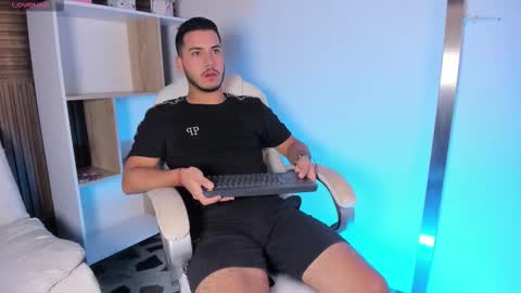 axel_grey_ online show from 09-29-25, 12:32