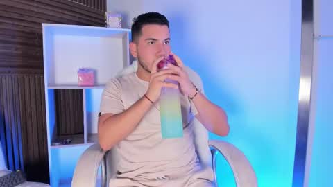 axel_grey_ online show from 10-29-25, 12:18