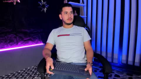 axel_grey_ online show from 12-18-25, 12:22