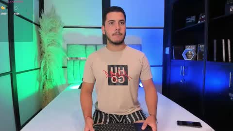 axel_grey_ online show from 12-22-25, 12:24