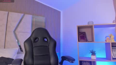 axel_grey_ online show from 03-18-26, 12:30