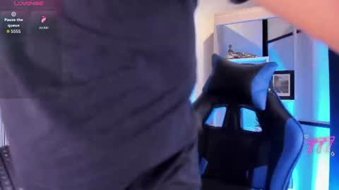 axel_grey_ online show from 07-03-26, 05:25