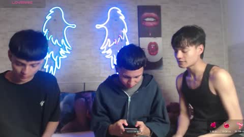 axel_milo_and_kairo online show from 11-28-25, 09:39