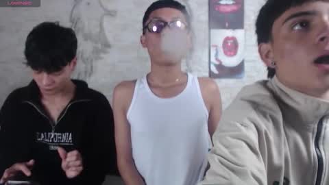 axel_milo_and_kairo online show from 12-05-25, 04:32