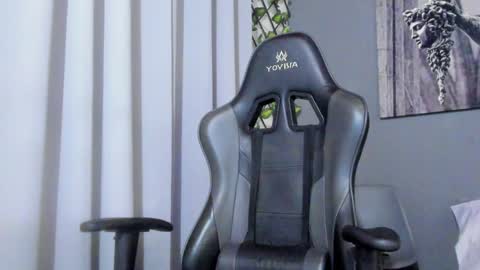 Axel online show from 01-21-25, 01:39