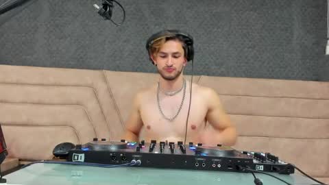 Snapshot of axel_porn_ chatting on 04-09-26, 06:02 Axel online show from 04-09-26, 06:02