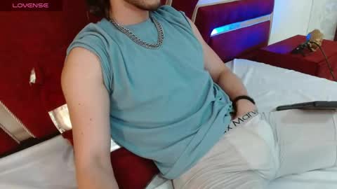 Snapshot of axel_porn_ chatting on 05-16-26, 12:51 Axel online show from 05-16-26, 12:51