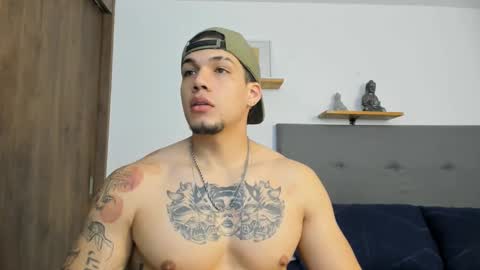 Snapshot of axel_taylor21 chatting on 10-10-25, 07:35 INDEPENDENT MODEL online show from 10-10-25, 07:35