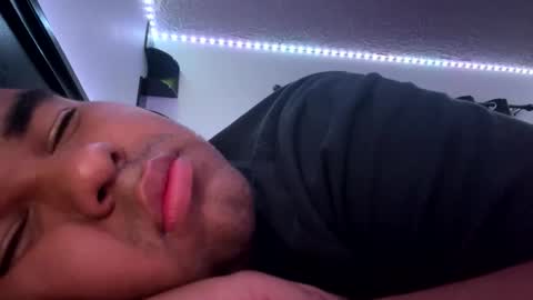 Snapshot of axelfigueroa2 chatting on 10-17-25, 04:37 axelfigueroa2 online show from 10-17-25, 04:37