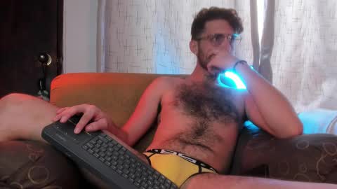 Snapshot of axelg_rose chatting on 01-29-25, 08:25 online show from 01-29-25, 08:25