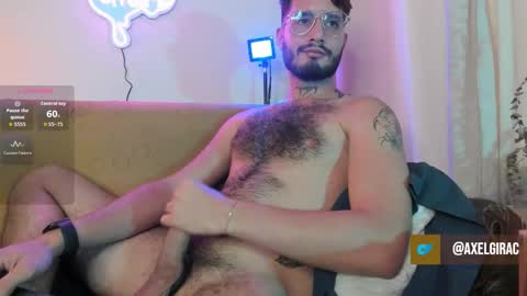 Snapshot of axelg_rose chatting on 10-01-25, 08:26 online show from 10-01-25, 08:26