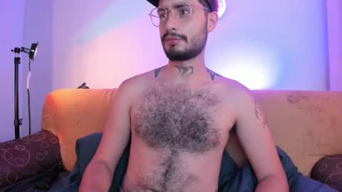 Snapshot of axelg_rose chatting on 10-25-25, 03:40 online show from 10-25-25, 03:40