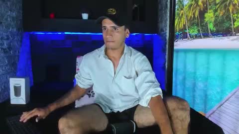 Snapshot of axell_cross2 chatting on 01-23-25, 10:01 Axell Cross2 online show from 01-23-25, 10:01