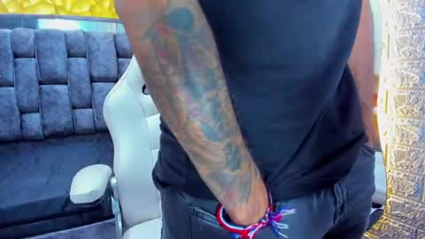 Snapshot of axell_cross2 chatting on 02-01-25, 07:23 Axell Cross2 online show from 02-01-25, 07:23