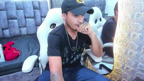 Snapshot of axell_cross2 chatting on 02-05-25, 08:57 Axell Cross2 online show from 02-05-25, 08:57