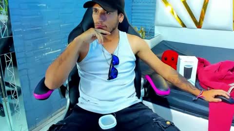 Snapshot of axell_cross2 chatting on 02-11-25, 11:01 Axell Cross2 online show from 02-11-25, 11:01