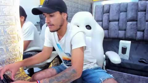 Snapshot of axell_cross2 chatting on 02-12-25, 10:48 Axell Cross2 online show from 02-12-25, 10:48